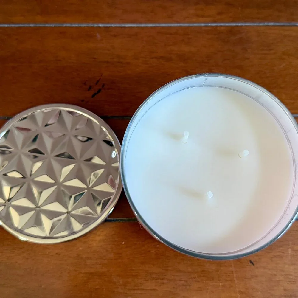 NEW LEAVES 3-Wick 14.5 oz Candle Bath & Body Works - Picture 2 of 3